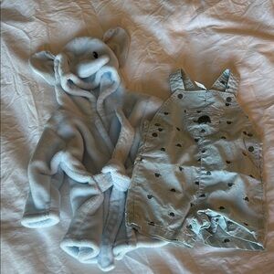 Adorable Baby Blue Elephant Robe NWOT and Overalls Set from Carter’s 6 months